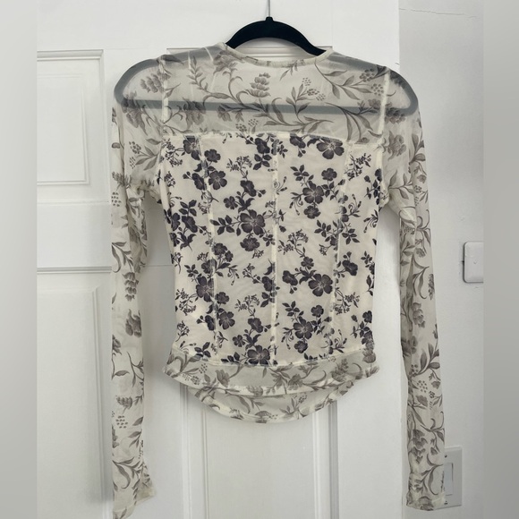 Free people long sleeve 
Worn once great condition - Picture 3 of 5